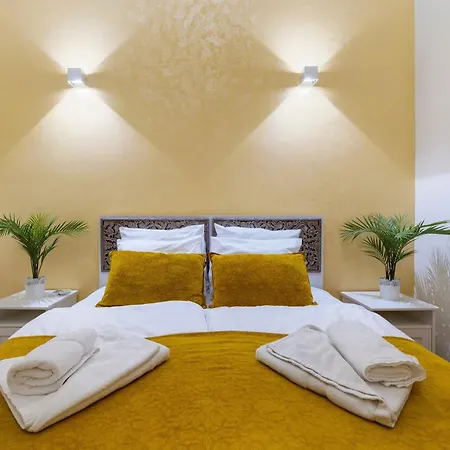 Comfy - Large In The Center *