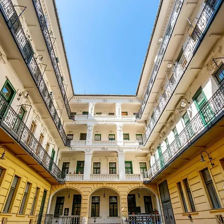 Comfy - Large In The Center Appartamento