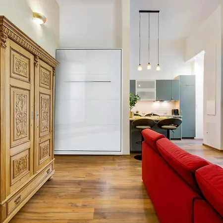 Comfy - Large In The Center *