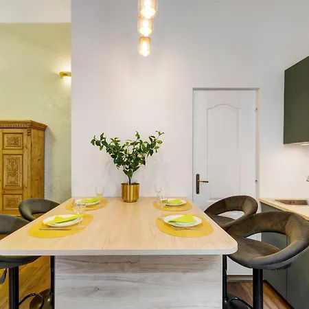 Comfy - Large In The Center *